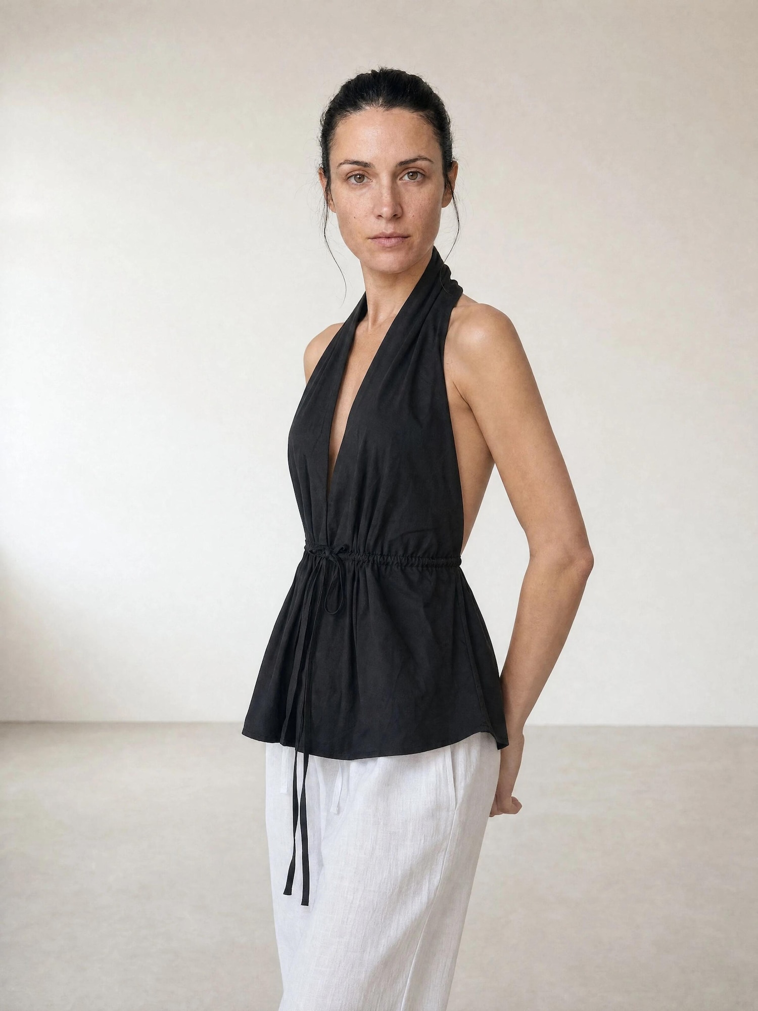 ARMIE Bluza 'The Emma Halterneck Top' crna