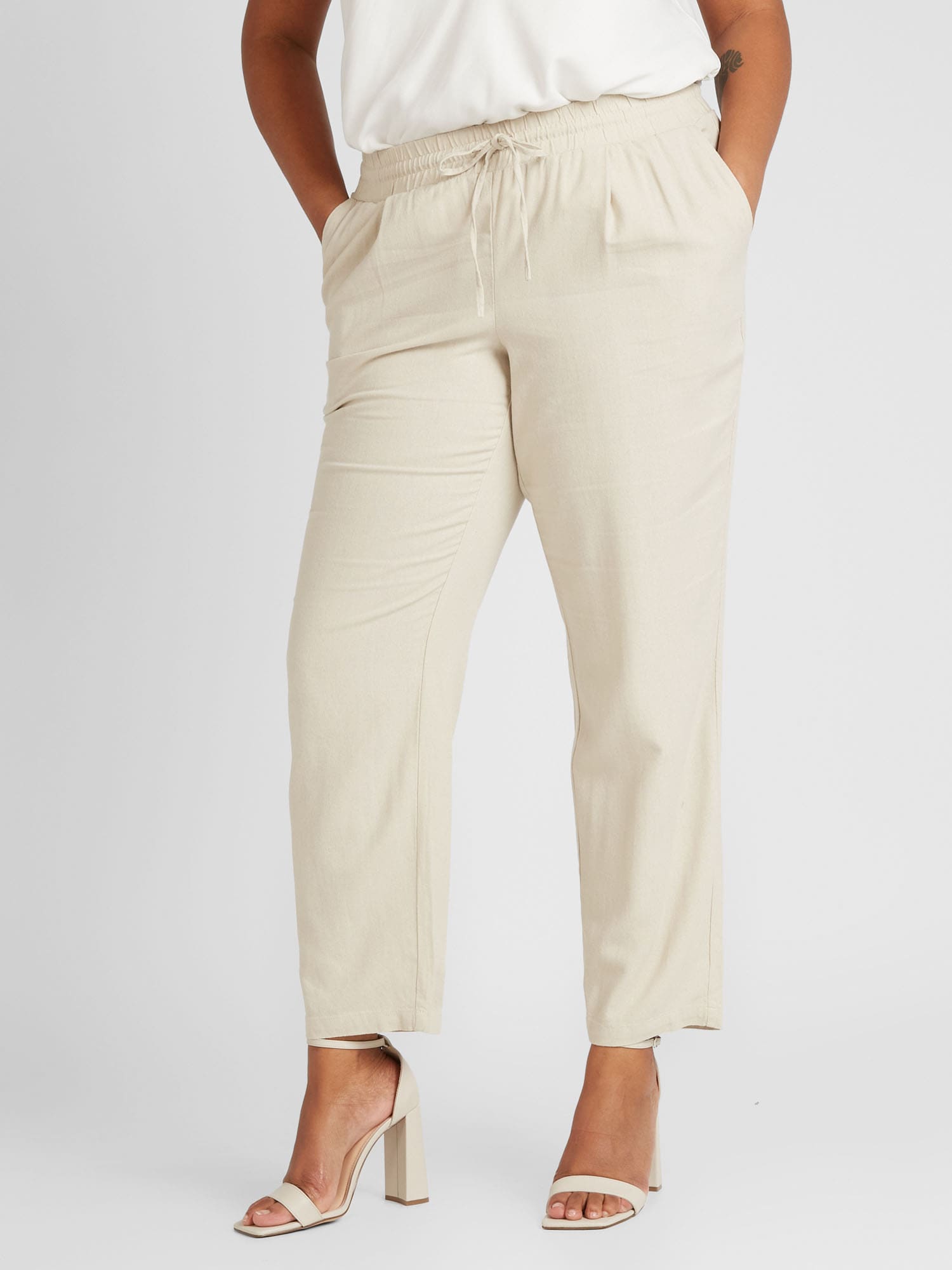 Vero Moda Curve Élére vasalt nadrágok 'VMJESMILO'  világos bézs termék 2. képe
