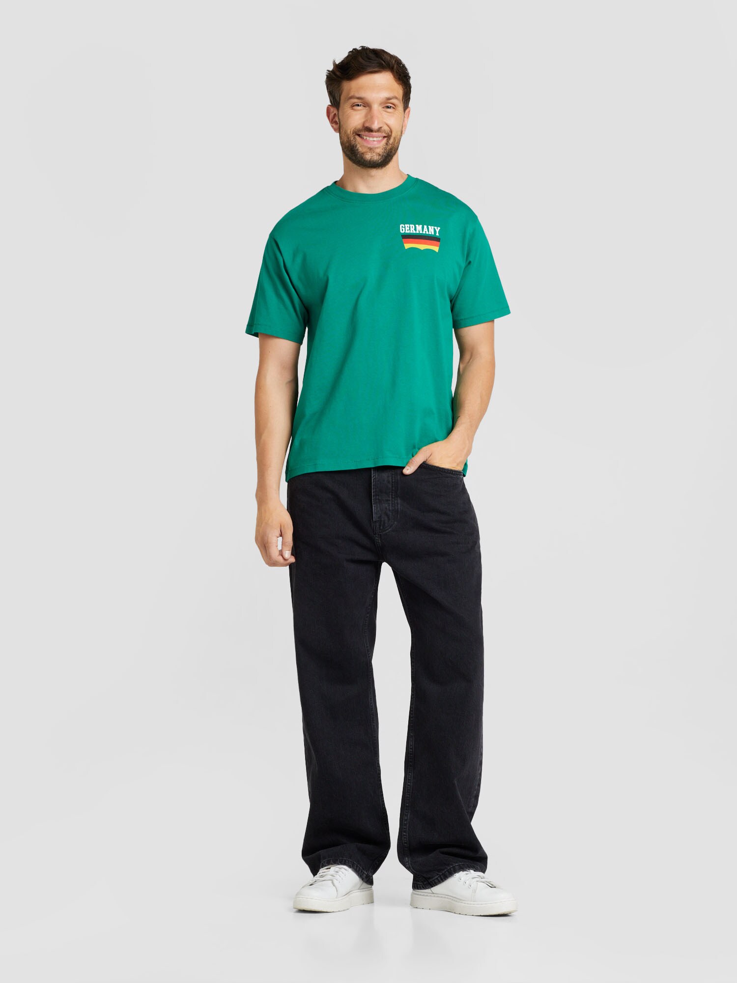 LEVI'S ® Póló 'Levi's® Red Tab™ Vintage Tee'  smaragd / piros / fekete / fehér termék 2. képe