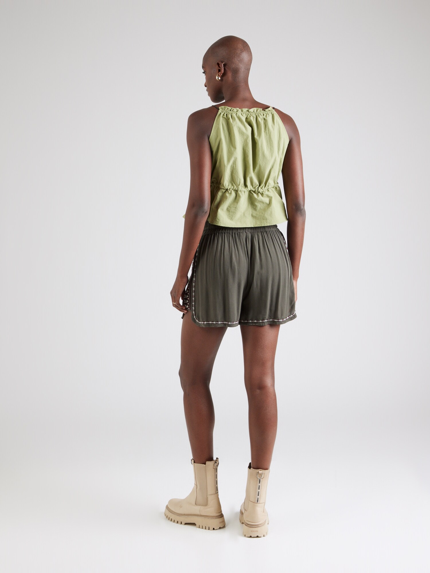 Thumbnail - Shorts 'Betty'