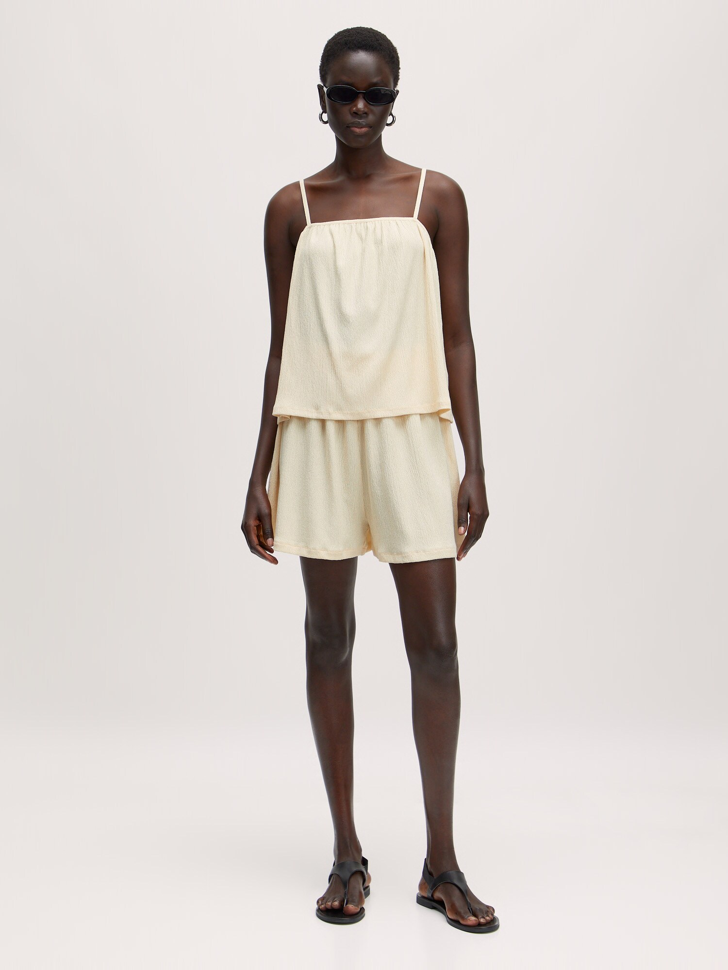 Thumbnail - EDITED Shorts Mara (GRS)