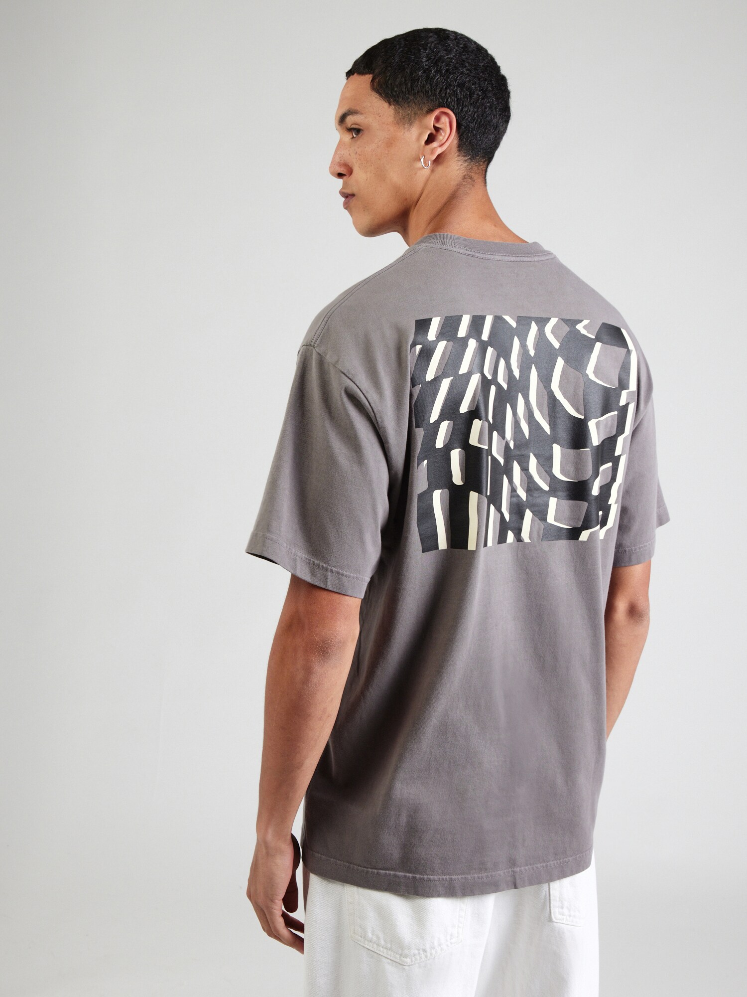 Thumbnail - T-Shirt