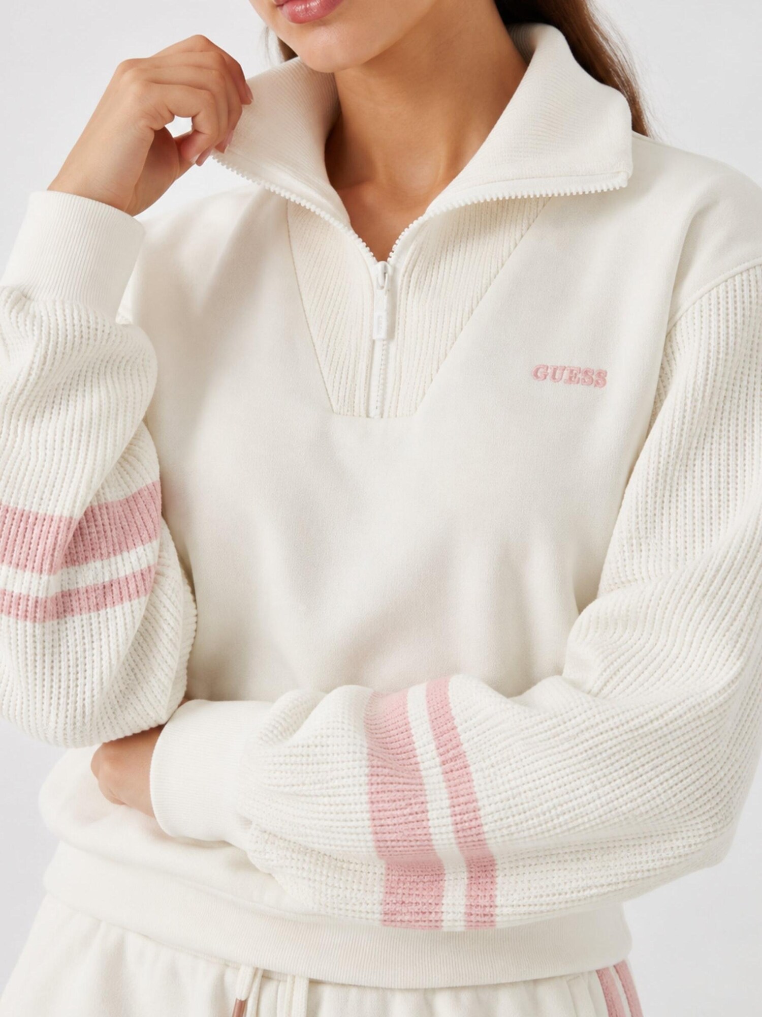 GUESS Jersey deportivo 'Maglieria V6BQ14K6346' crema – imagen 3
