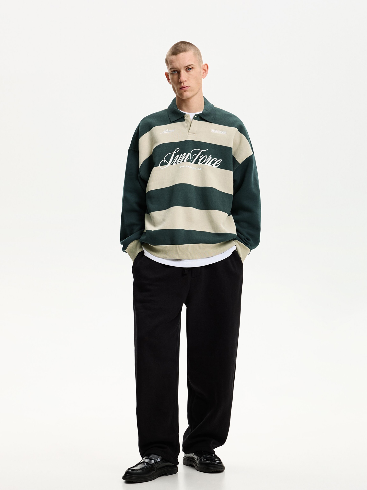 Bershka Tréning póló  krém / fenyő termék 2. képe