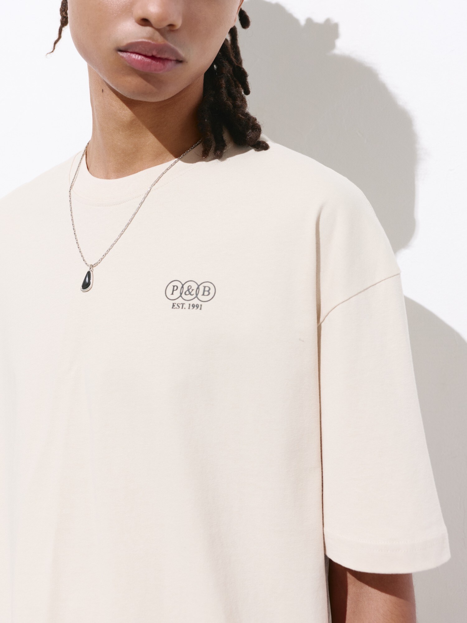 Pull&Bear Tričko 'LOVE YOURSELF'  béžová / čierna (obrázok 6)