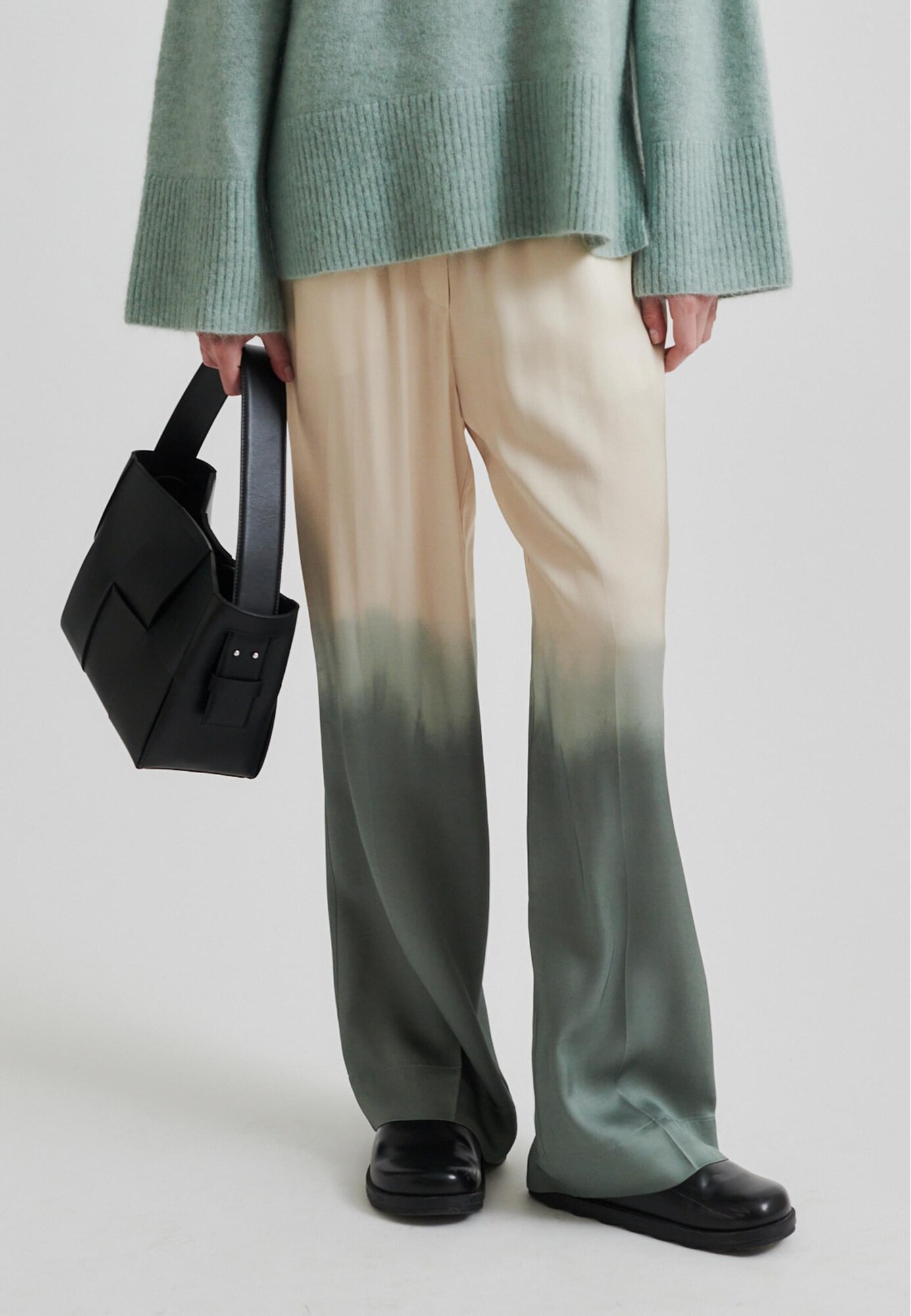 Thumbnail - SECOND FEMALE Hose Avora