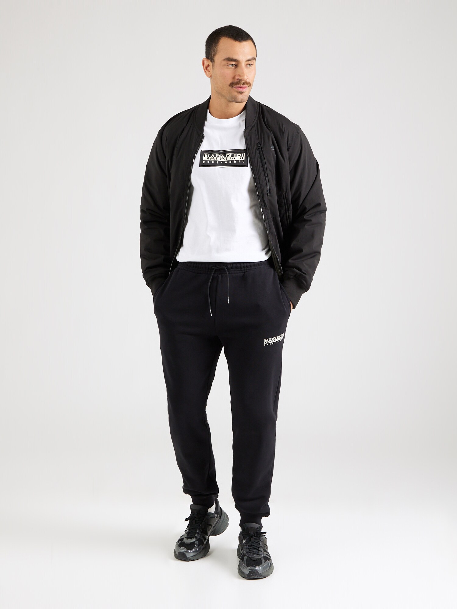 NAPAPIJRI Pantalón 'M-GORI' negro / blanco – imagen 3