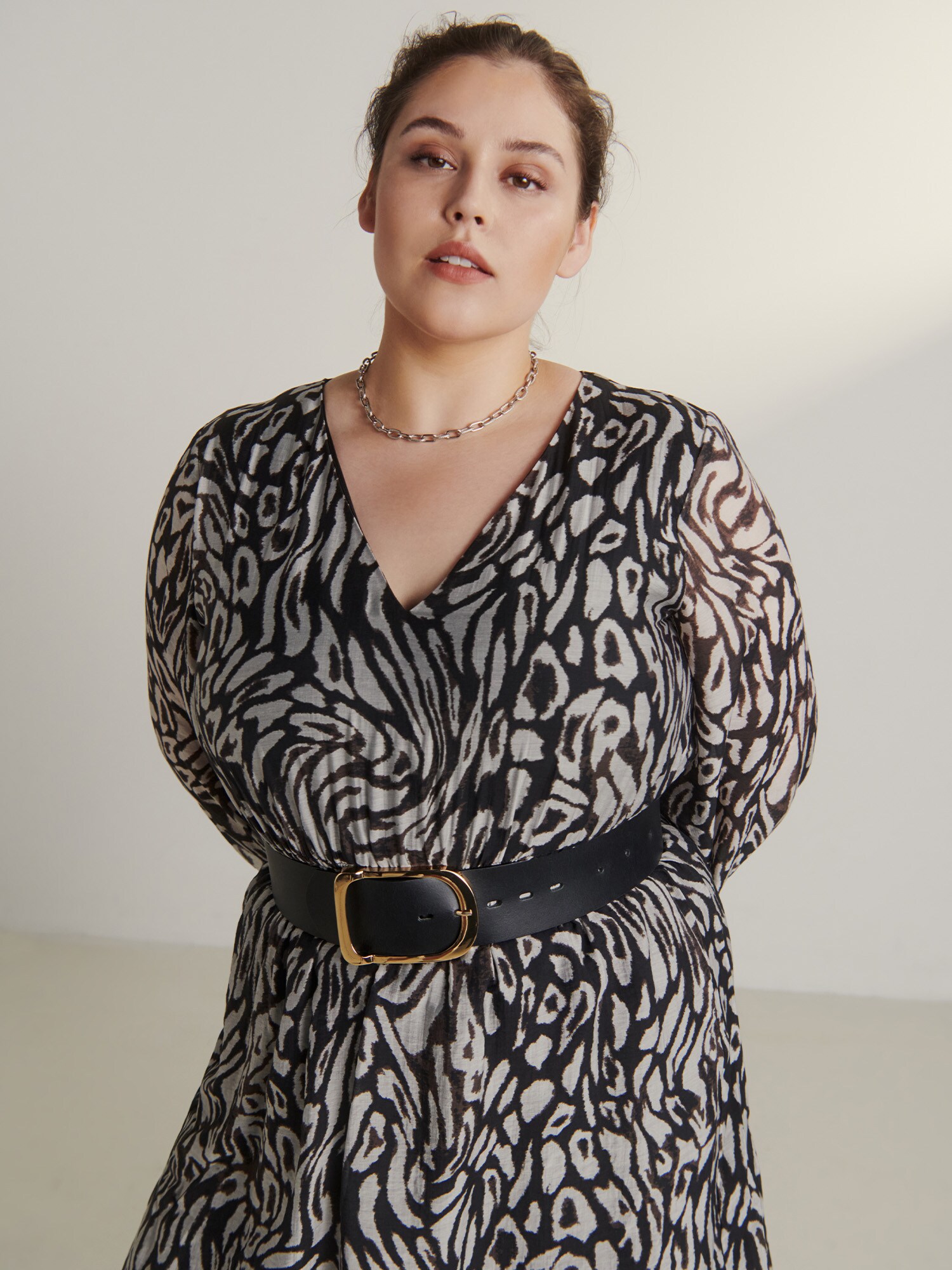 Guido Maria Kretschmer Curvy Šaty 'Clarissa' sivá / čierna (obrázok 6)