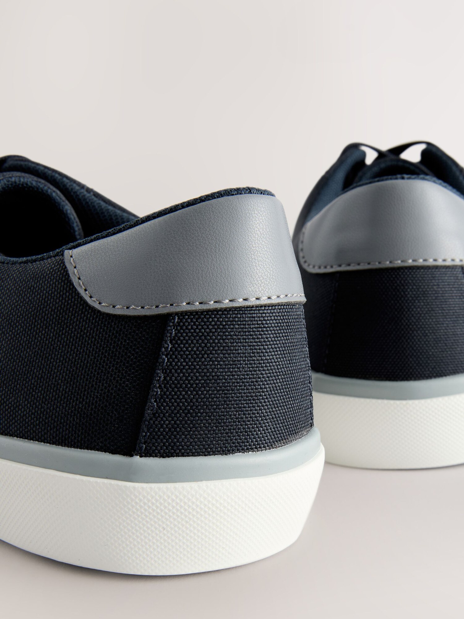 Thumbnail - Next Sneaker