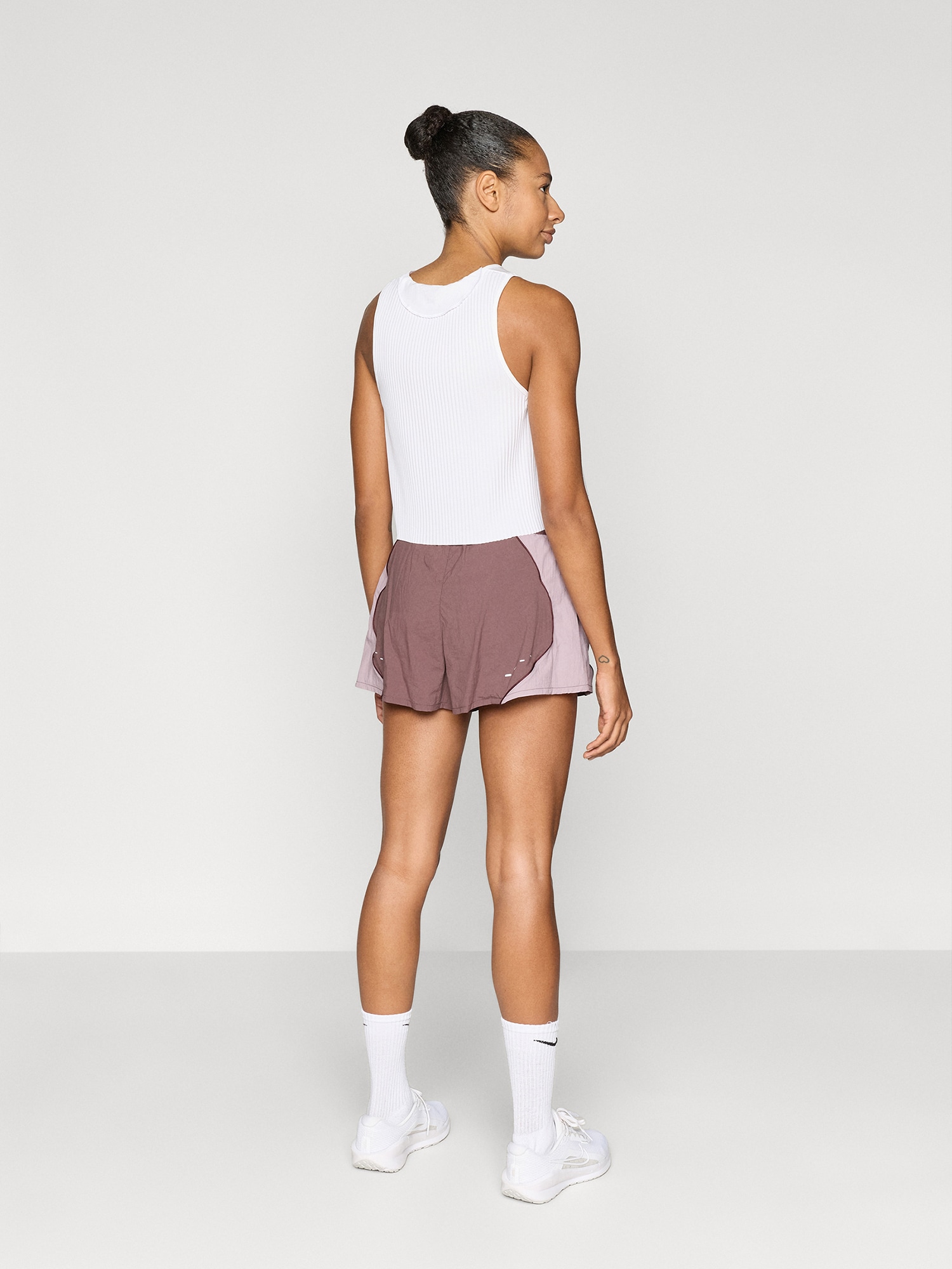 NIKE Pantalón deportivo 'Swift' malva / rosa – imagen 3