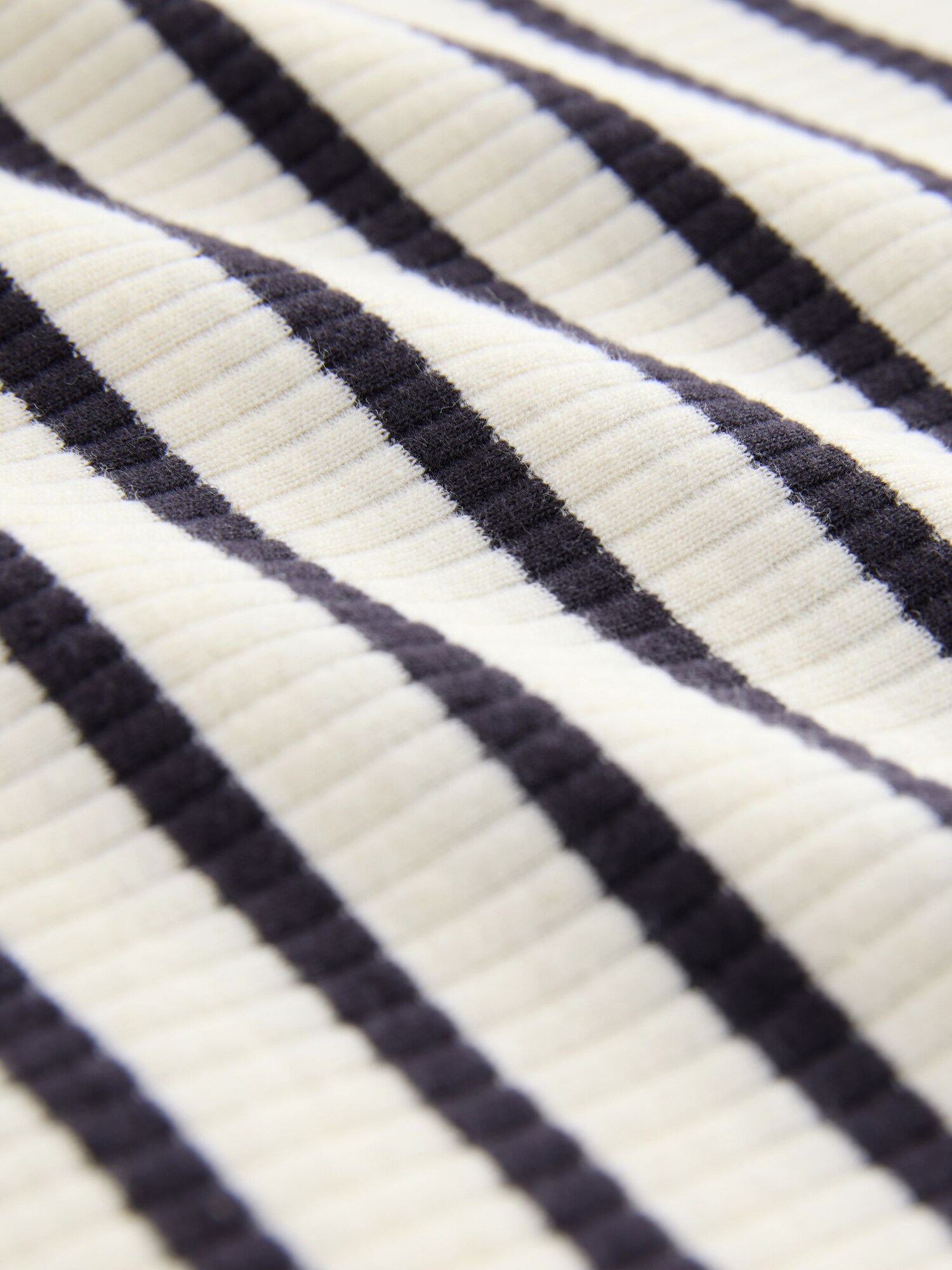 Thumbnail - Next Shirt