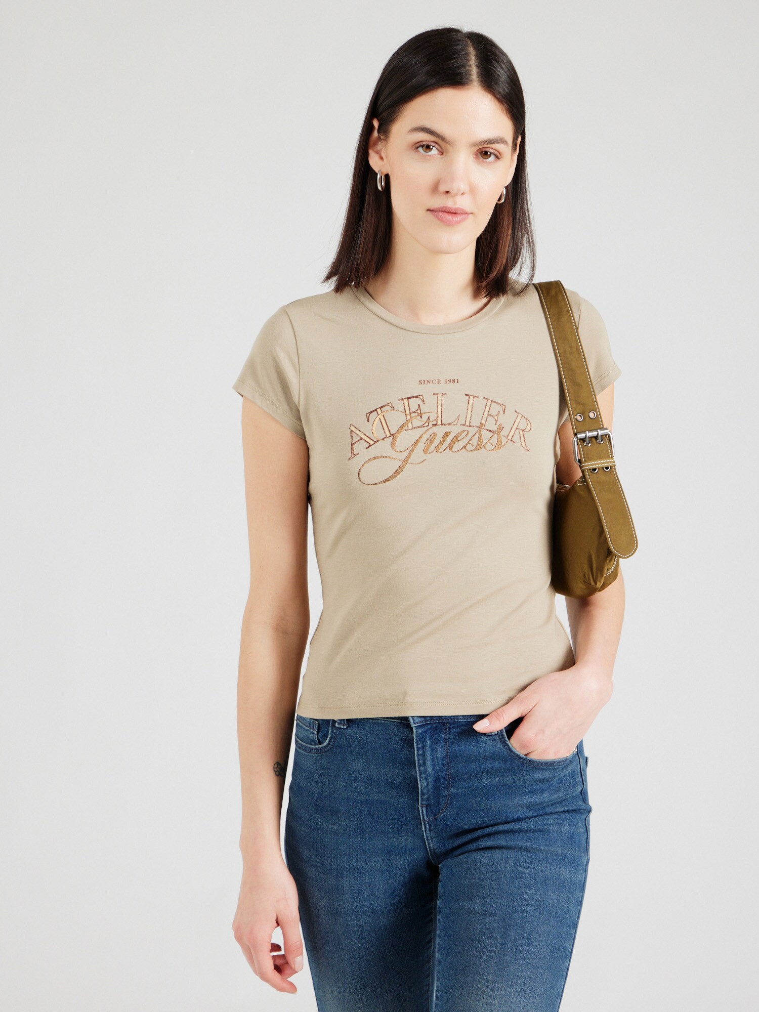 GUESS Póló 'ATELIER'  arany / khaki termék 2. képe
