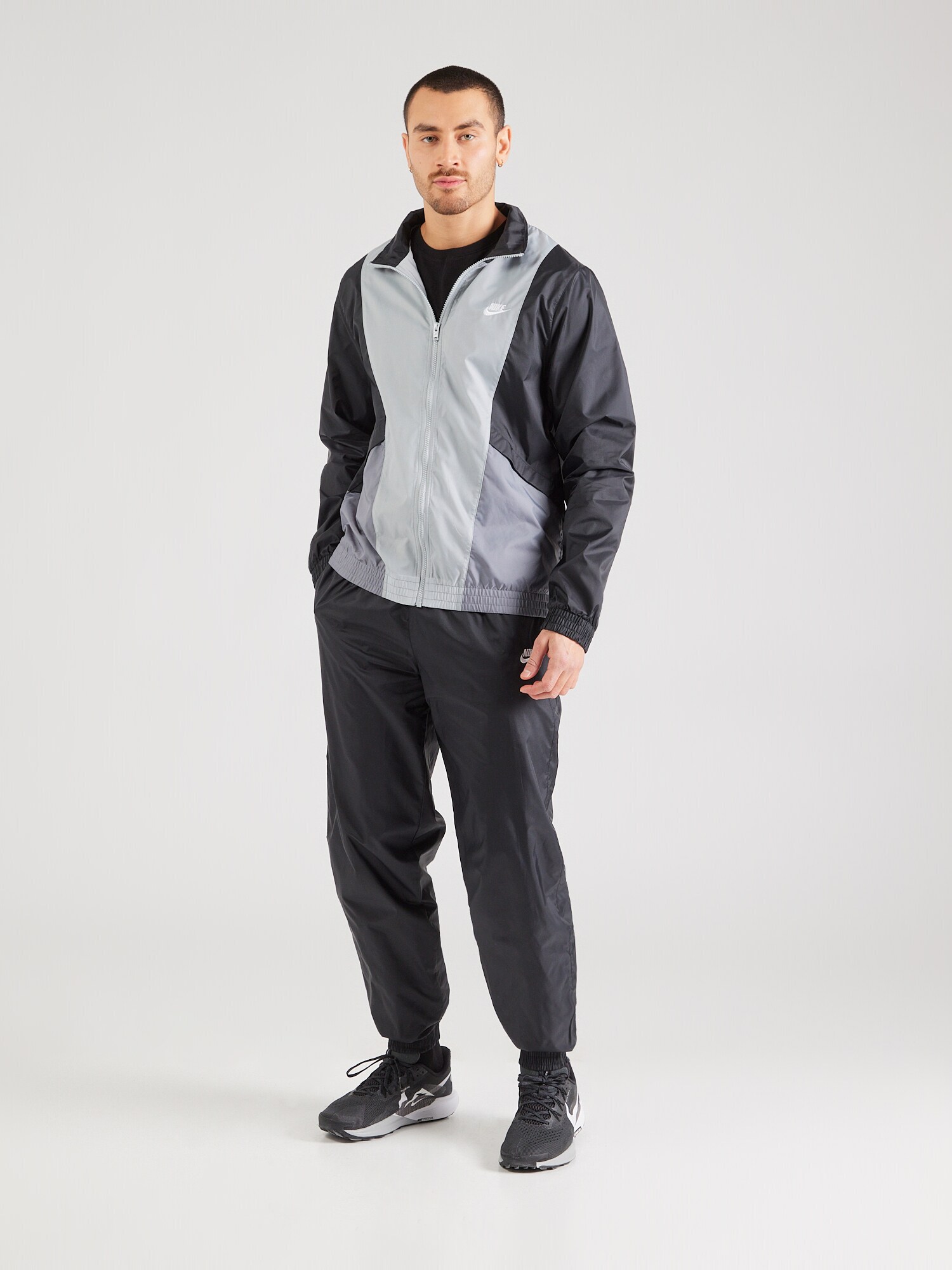 Nike Sportswear Jogging ruhák 'Club'  szürke / világosszürke / fekete termék 2. képe