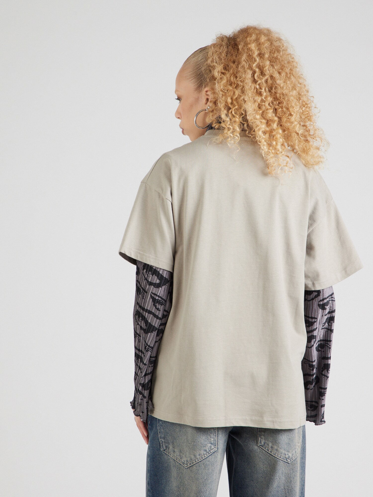 Thumbnail - T-Shirt