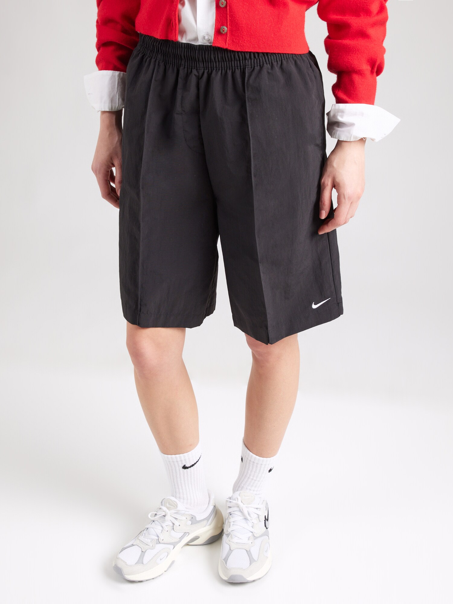 Nike Sportswear Élére vasalt nadrágok 'EVRYTHNG'  fekete termék 2. képe