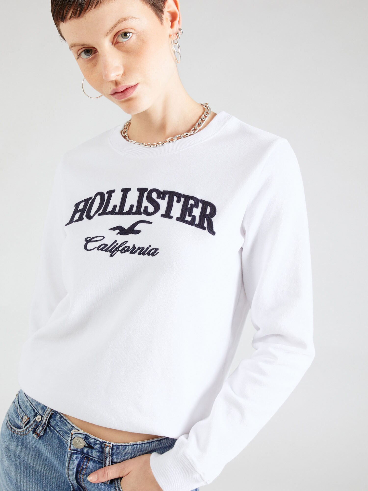 HOLLISTER Tréning póló 'EMEA'  tengerészkék / fehér termék 2. képe