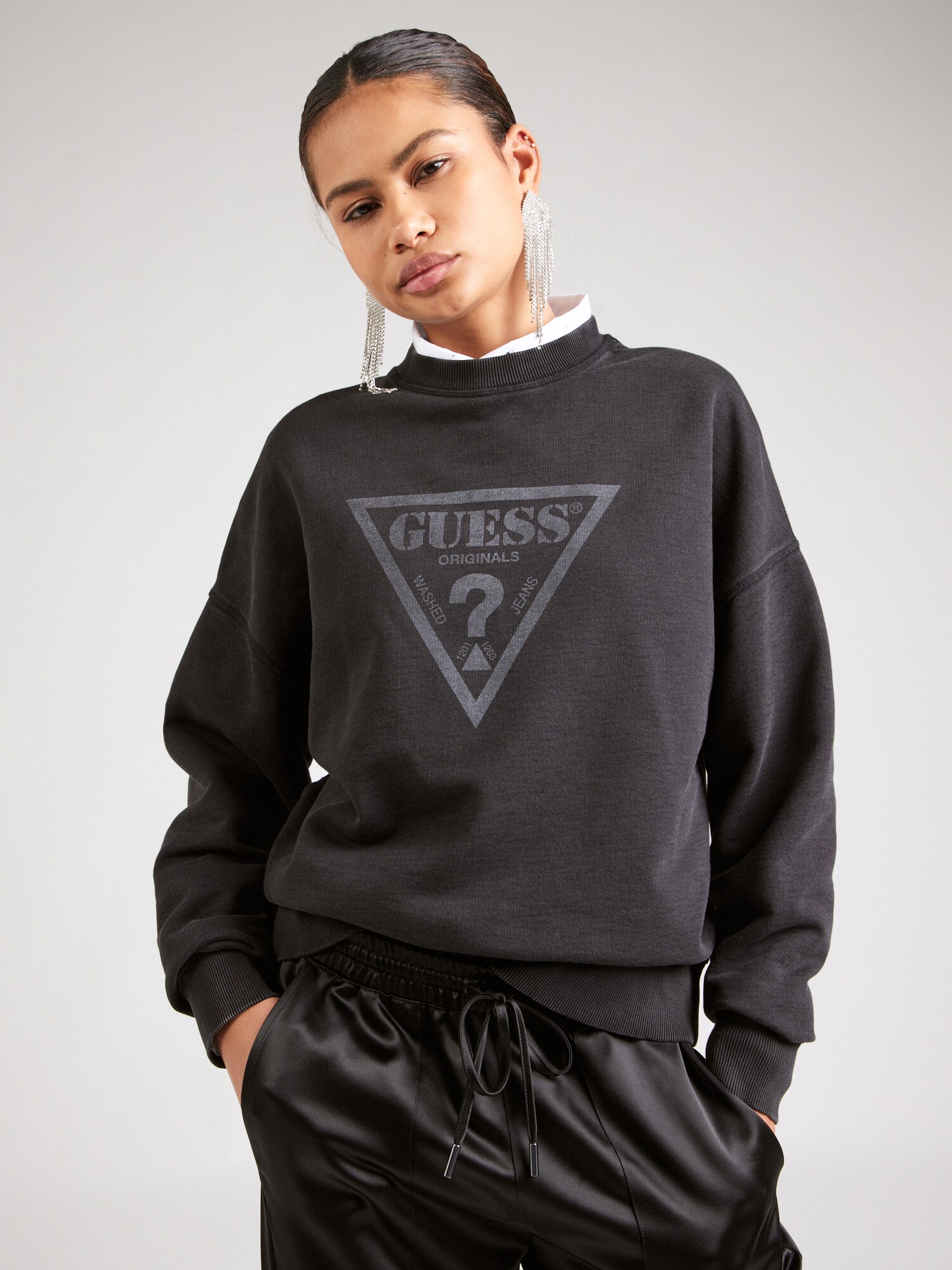 GUESS Originals Tréning póló 'GO'  antracit / fekete termék 2. képe