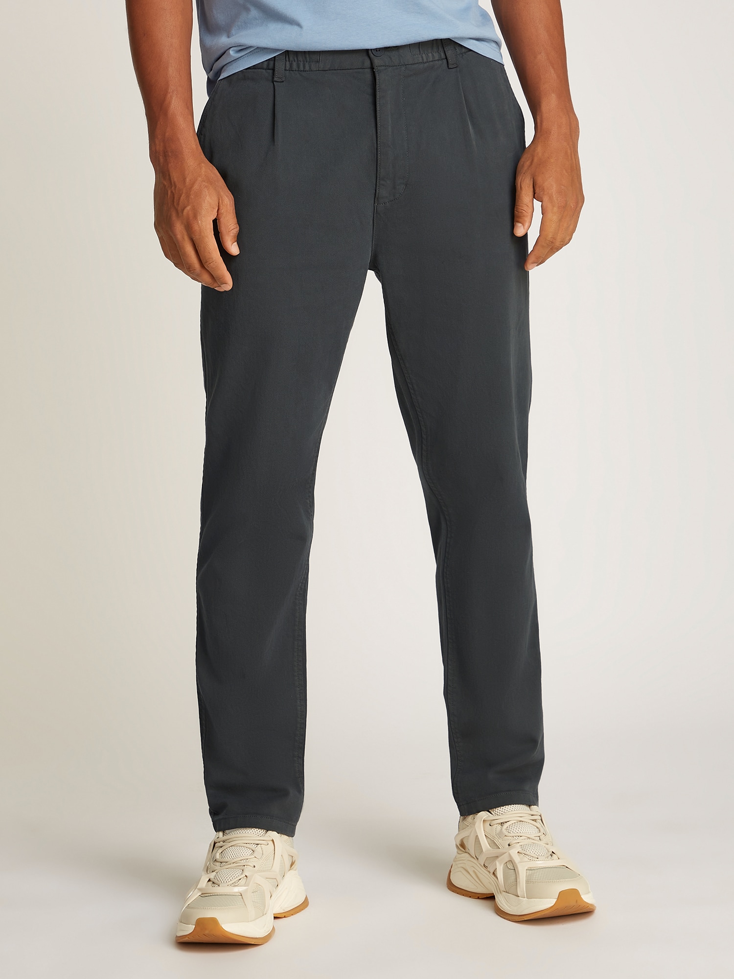 Tommy Jeans Élére vasalt nadrágok 'Isaac'  sötétszürke termék 2. képe
