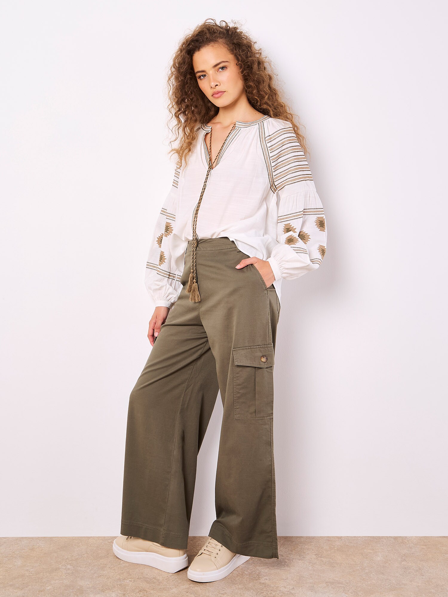 Thumbnail - Apricot Bluse Aztec Embroidered