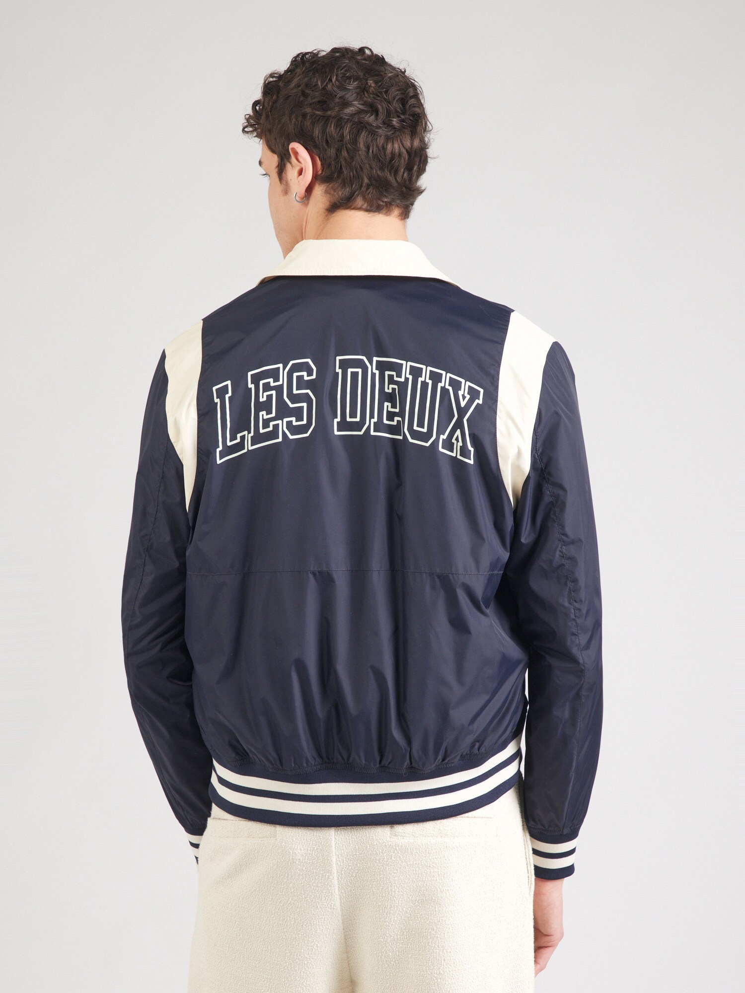 Les Deux Prechodná bunda 'Varsity' námornícka modrá / biela (obrázok 3)