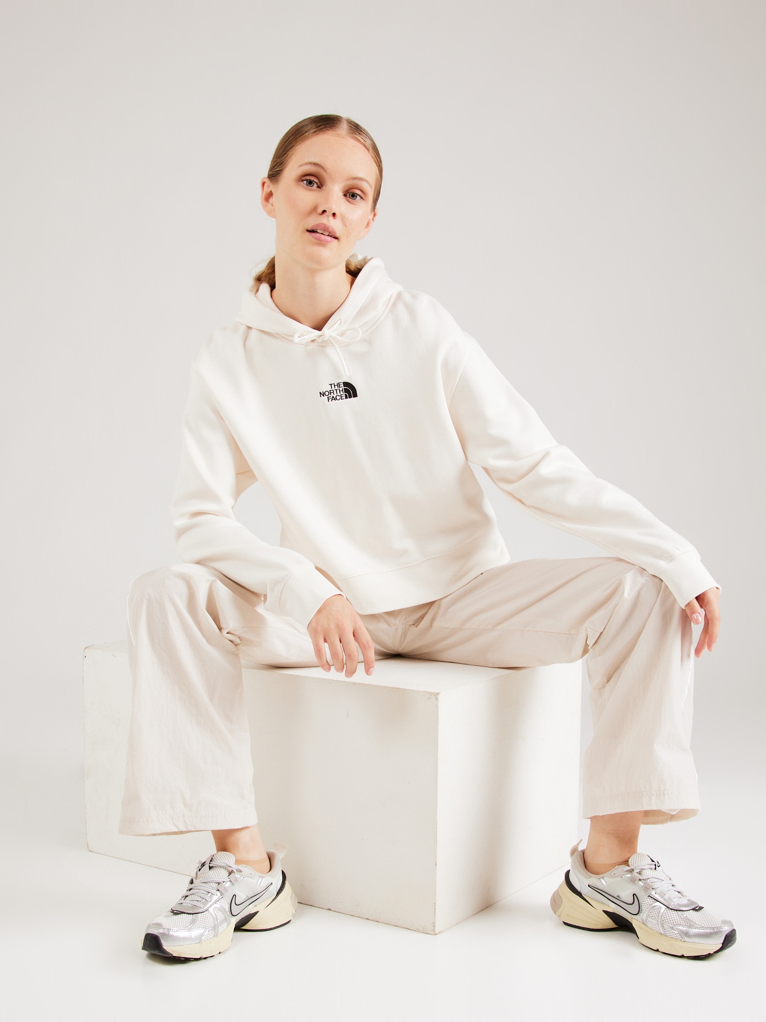 Thumbnail - THE NORTH FACE Sweatshirt ESSENTIAL