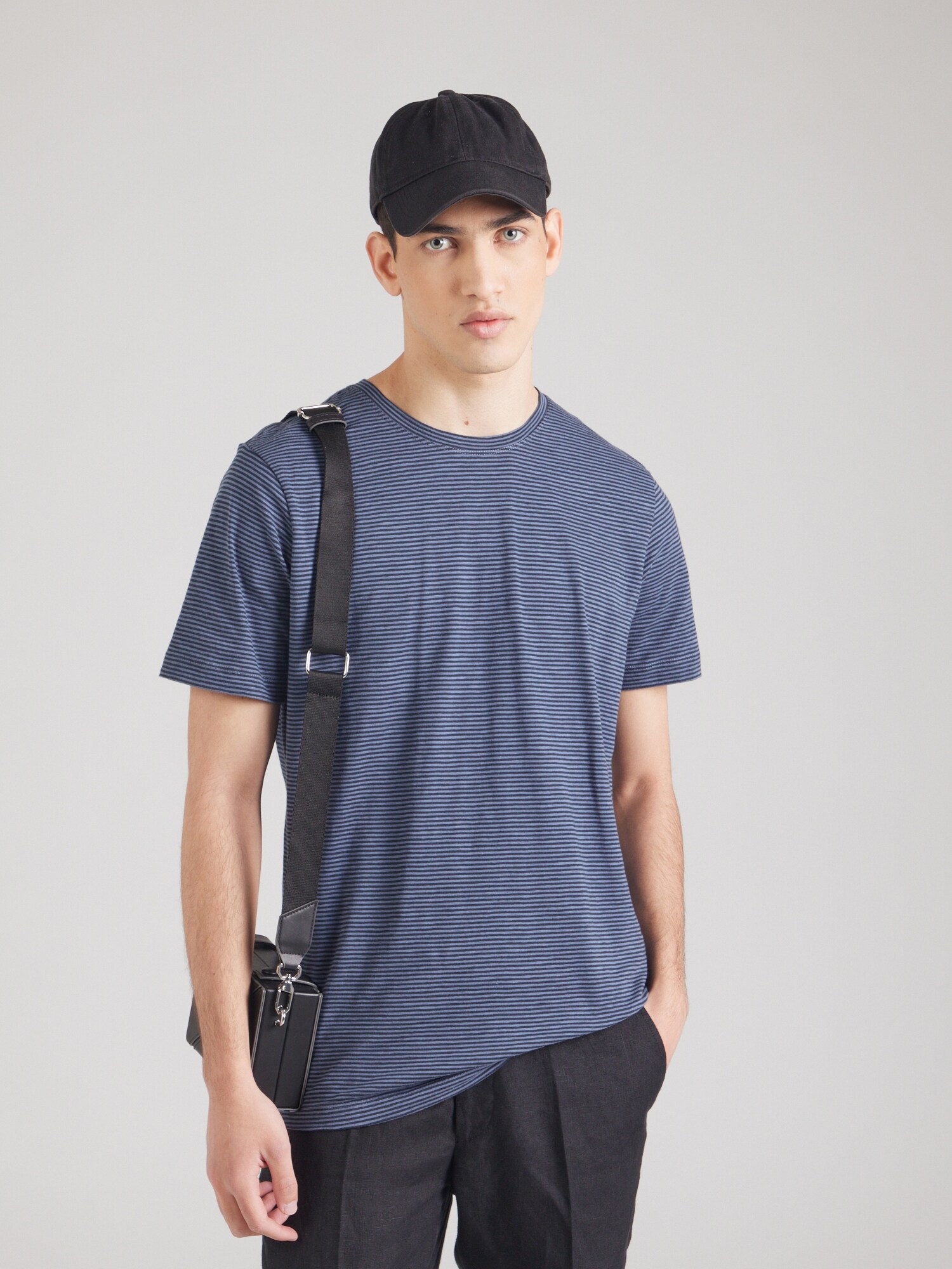 KnowledgeCotton Apparel Póló 'Narrow'  zafir / fekete termék 2. képe