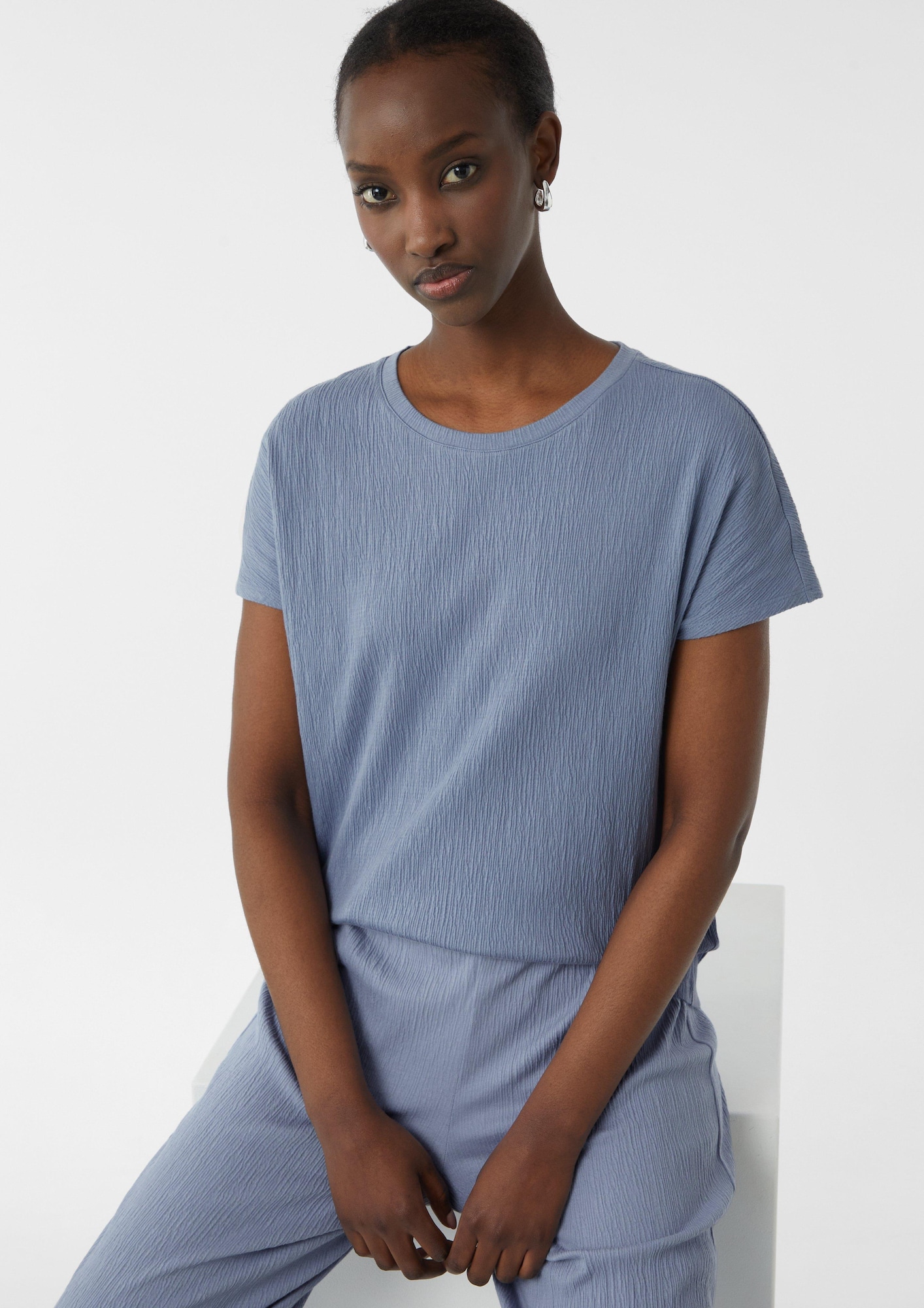 Thumbnail - comma casual identity T-Shirt