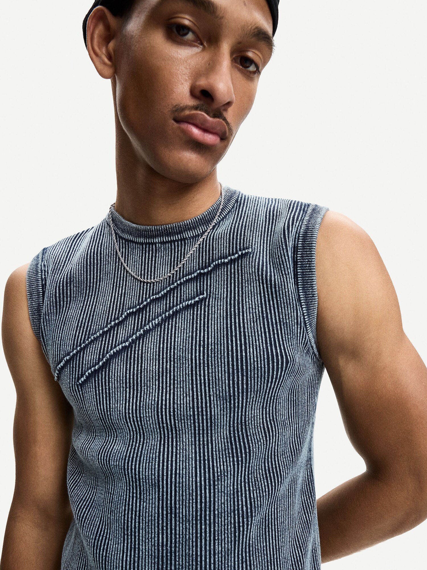 Bershka Tričko námornícka modrá / biela (obrázok 6)