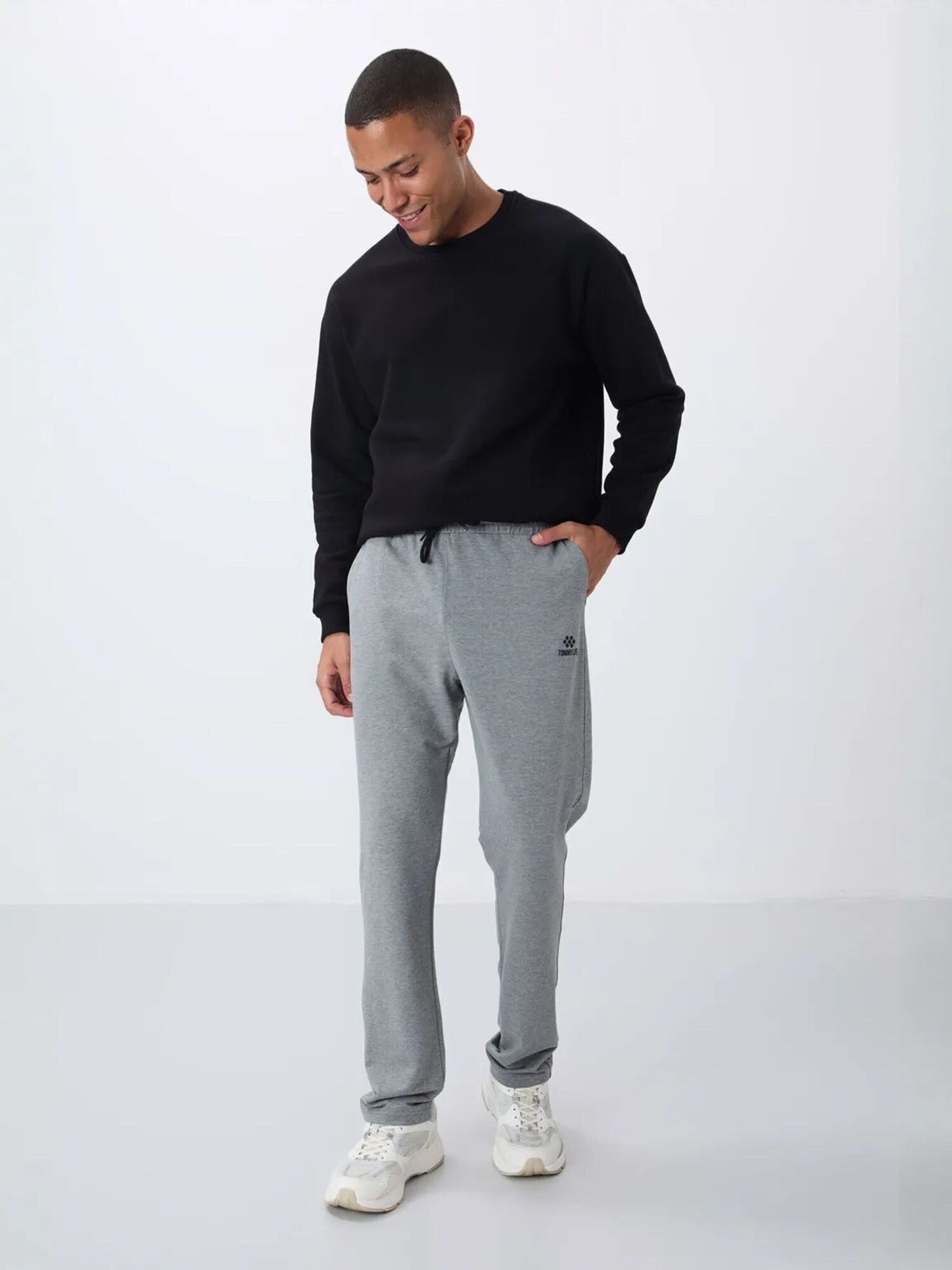 Tommy Life Sportske hlače 'Jogginghose' siva