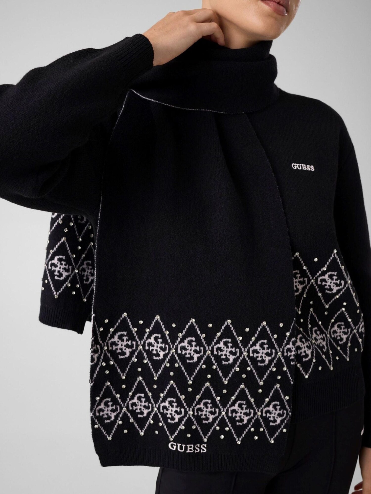 GUESS Chal 'V6BZ12Z1755'  negro – imagen 3