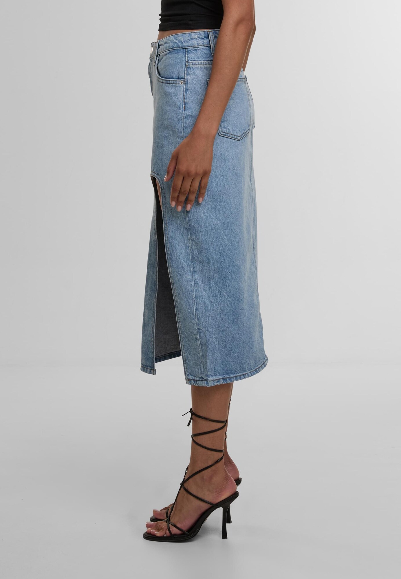 Thumbnail - DEF Rock Queens