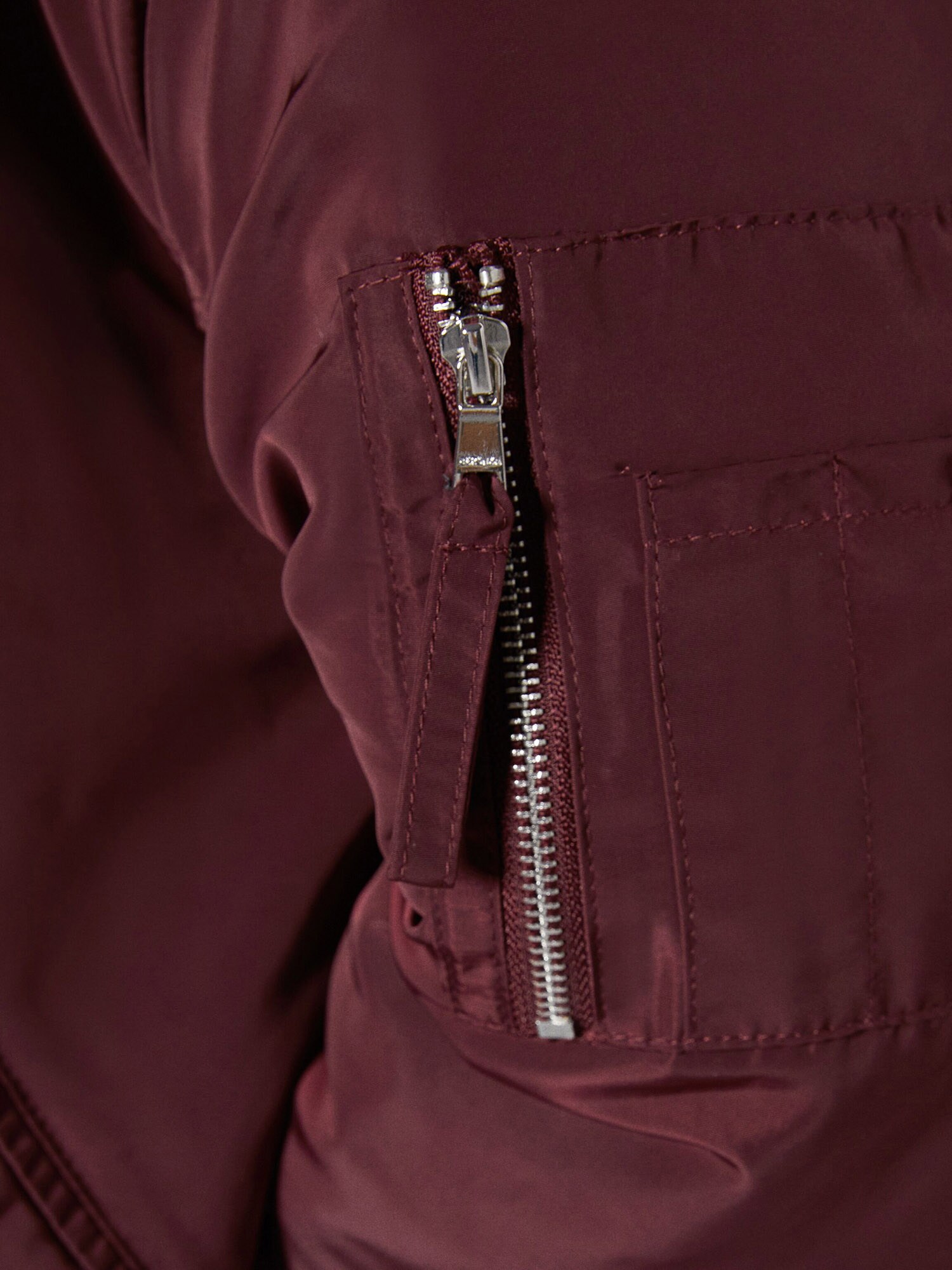 Bershka Prechodná bunda burgundská (obrázok 6)