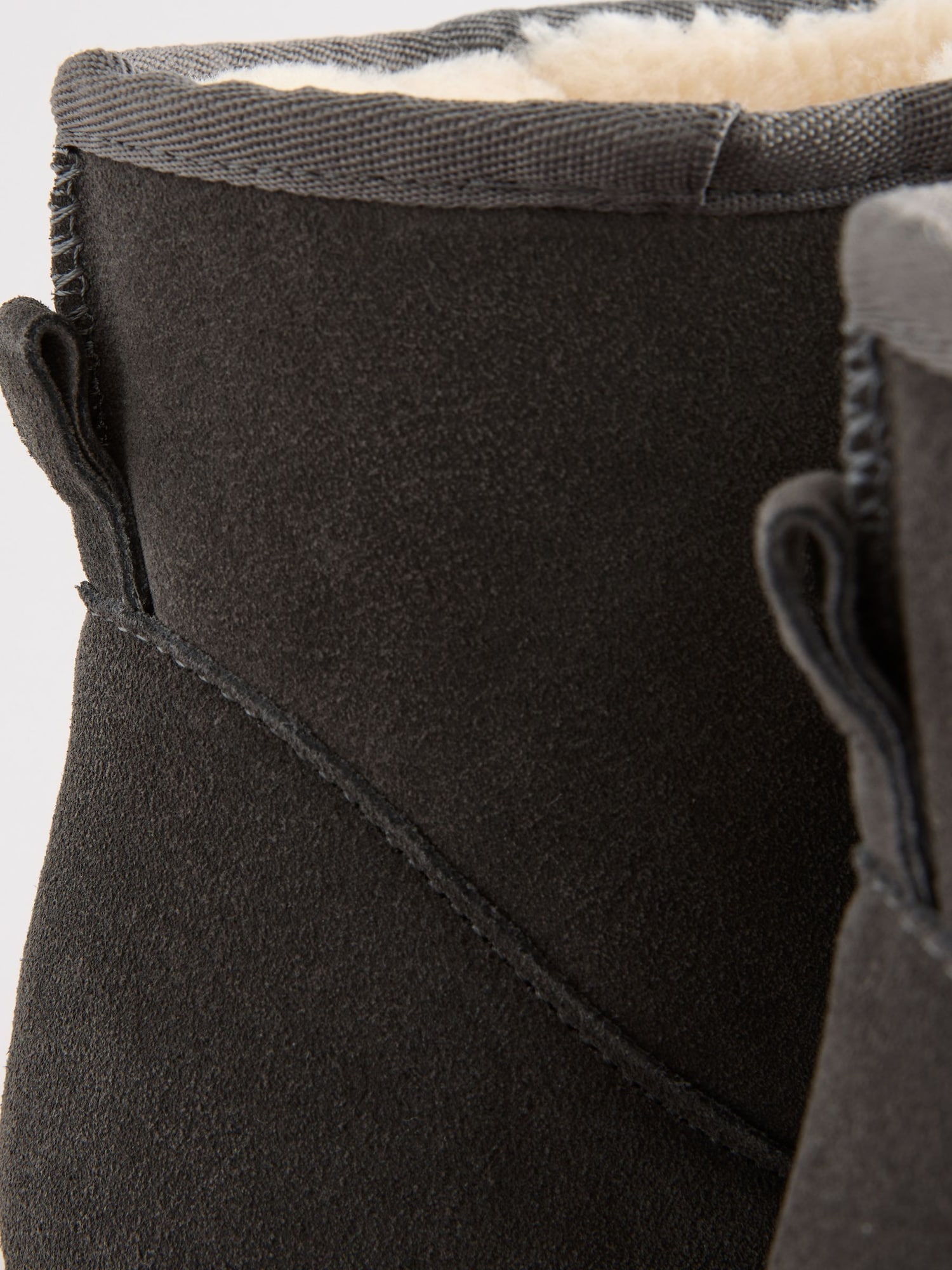 Thumbnail - Slipper