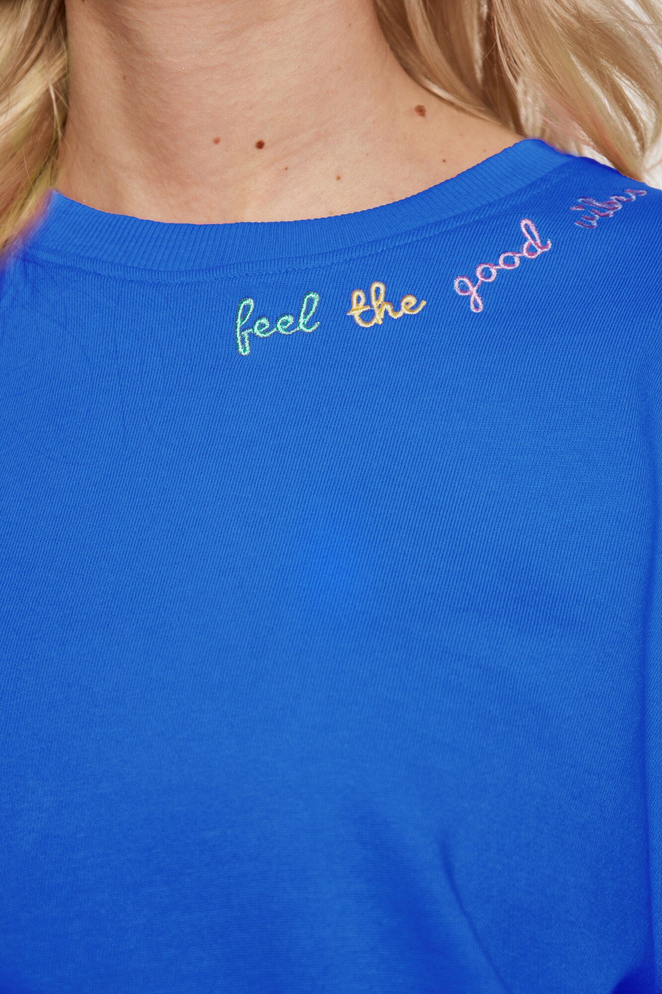 Thumbnail - IZIA Sweatshirt