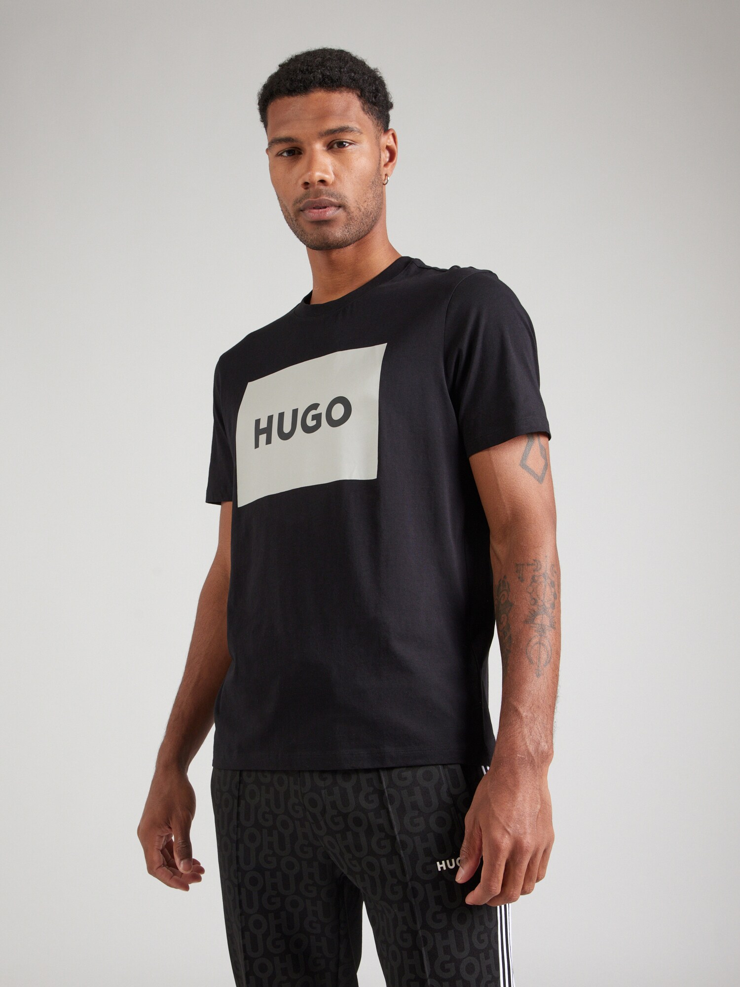 HUGO Póló 'Dulive222' fekete / fehér termék 2. képe