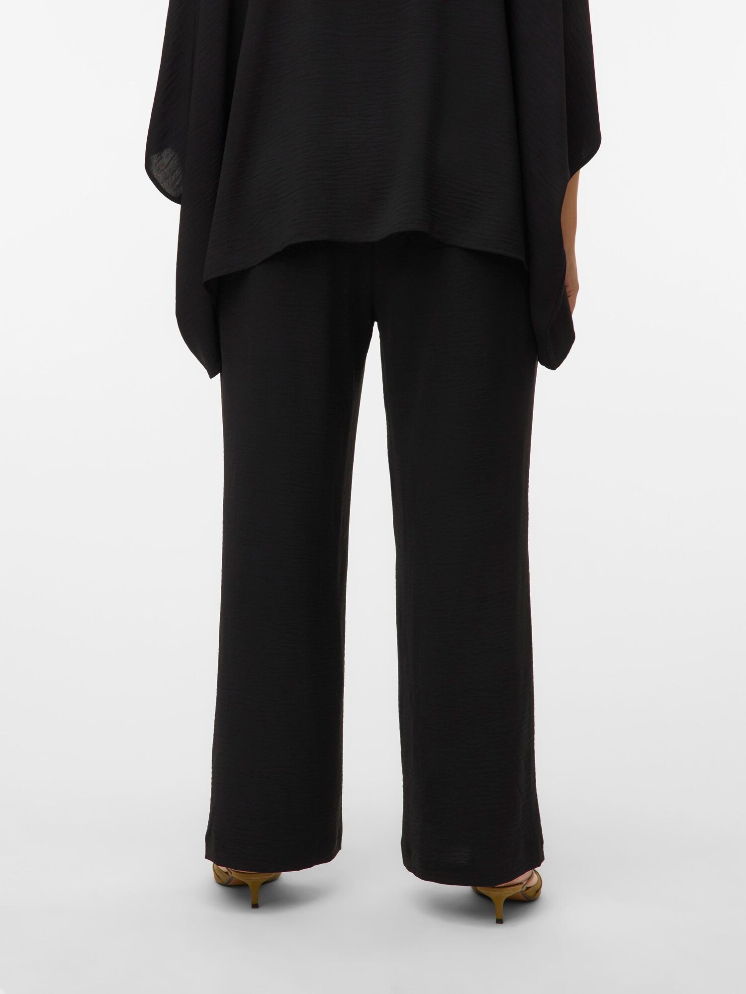 Vero Moda Curve Nohavice 'VMCalva' čierna (obrázok 3)