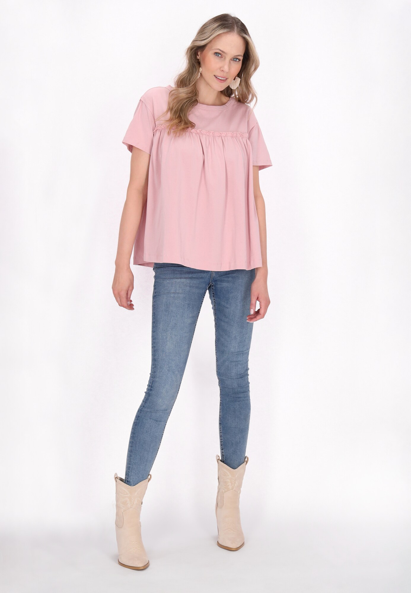 Thumbnail - usha FESTIVAL T-Shirt Fashion Look